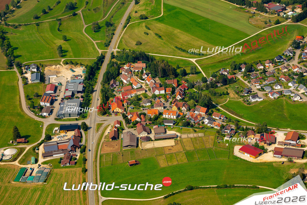 Das Luftbild zeigt : Steingebronn Gomadingen - Die Luftaufnahme wurde 2024 vom UL-Flugzeug aus erstellt ( keine Drohne ) - Hochauflösende Luftaufnahme - Für grossformatige Ausdrucke geeignet. Die Geschenkidee !Mit Lizenz und Bildrechte bestellbar