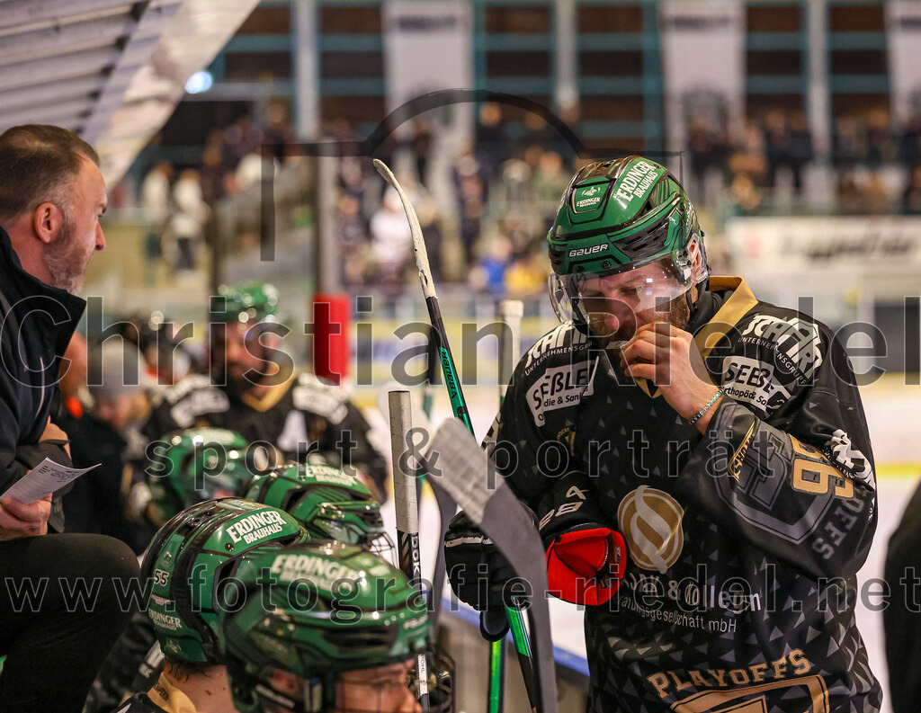 2024-03-15_049_TSV_Erding_gegen_EHC_Koenigsbrunn | Erding, Deutschland, 15.03.2024:
Eishockey, Bayernliga Playoffs 2023 / 2024, 3. Spieltag, TSV Erding gegen EHC Königsbrunn, Endergebnis: 3:4 n. V.

Michael Trox (Erding Gladiators, #86)

Foto: Christian Riedel / fotografie-riedel.net