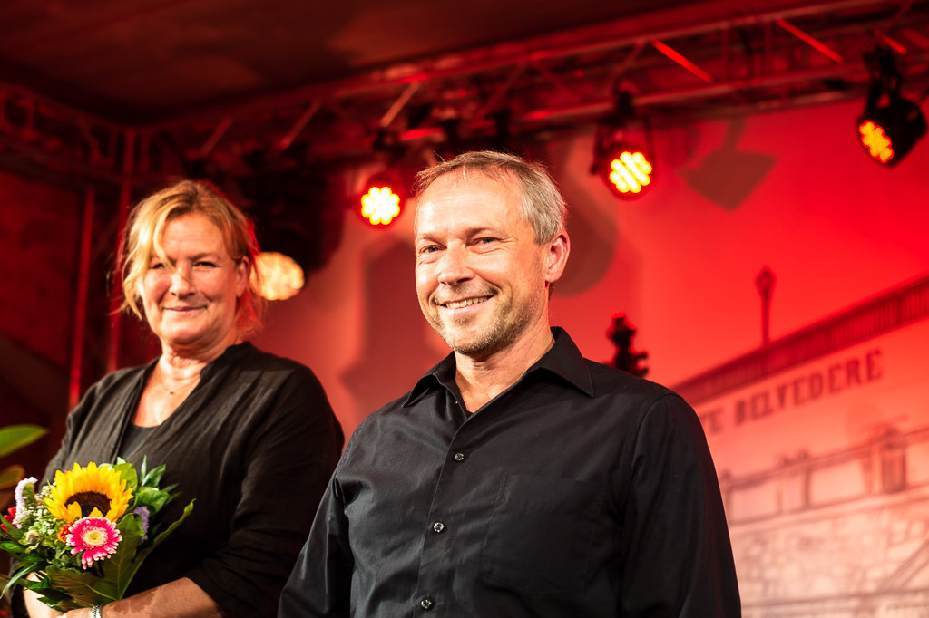 Flower Tales | Suzanne von Borsody und Kurt Holzkämper mit Lesung Flower Tales im Forte Belvedere Leisnig zum Festival Hallo Leisnig 2022. - Realisiert mit Pictrs.com