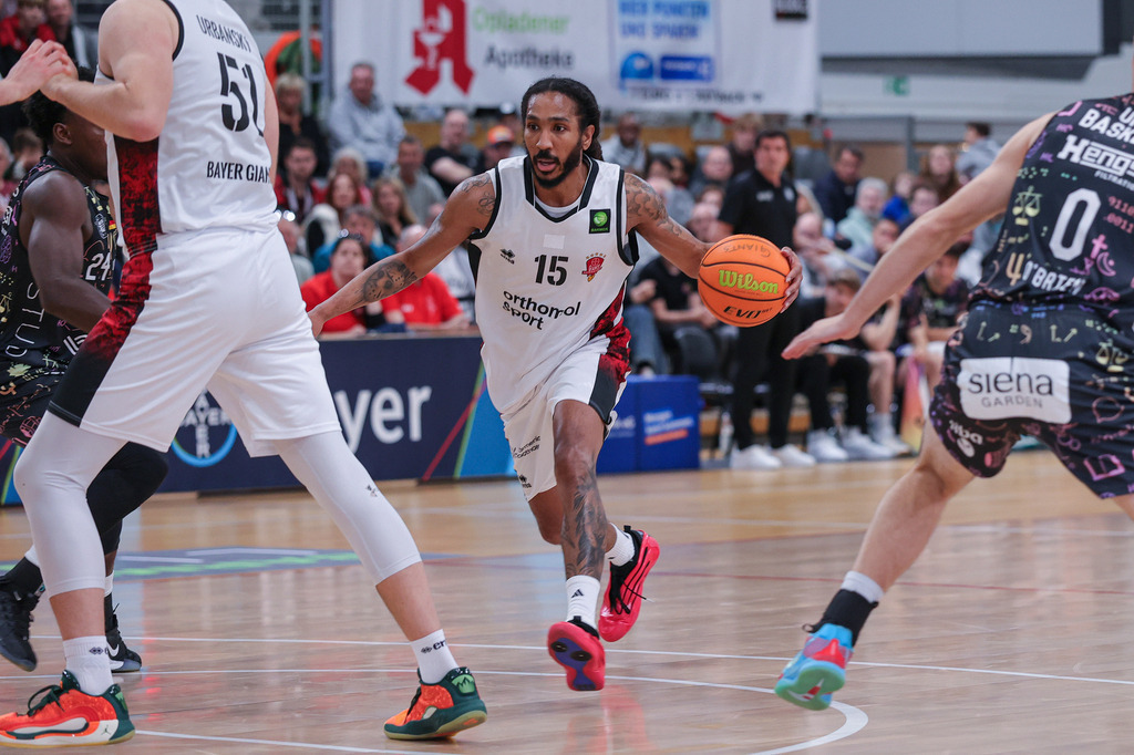 Pro A BAYER GIANTS vs Uni Baskets Münster-10 | Fotos von Basketballspielen aus dem Raum NRW fotografiert von Gero Mueller-Laschet und Daniel Schaefer - Realisiert mit Pictrs.com
