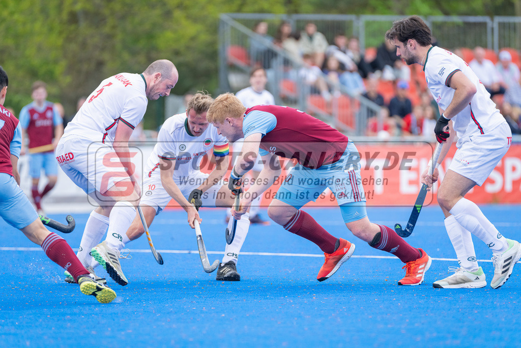 HK_20240414_100529 | 1. Bundesliga Hockey Herren Crefelder HTC - UHC Hamburg am 14.4.2024 CHTC, Krefeld , van Laak Max ( Crefelder HTC #5 ) , Niklas Wellen ( Crefelder HTC 10 ) , Schmid Philip ( UHC Hamburg #30 )