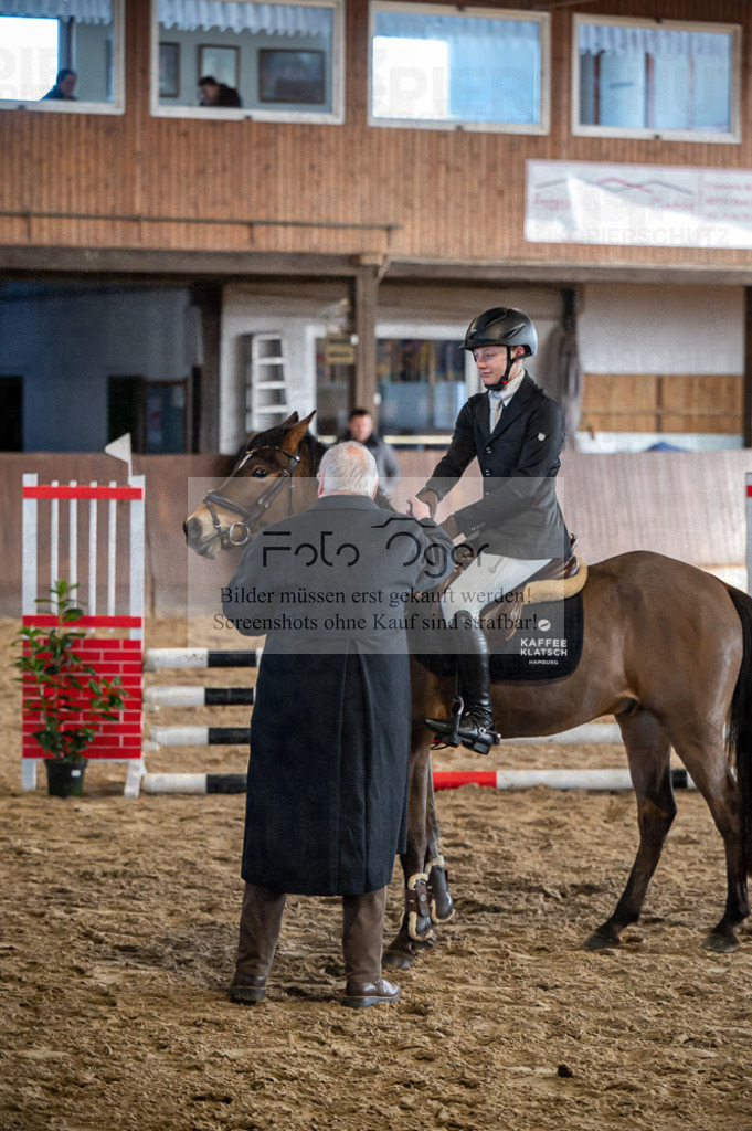 Hallenreittunier Voxtrup 2023 | Entdecke hochwertige Reitturnierfotos von Foto Oger. Professionell, emotional und authentisch – jetzt Lieblingsmomente im Shop bestellen.Deutschlandweite Turnierfotografie. - Realisiert mit Pictrs.com