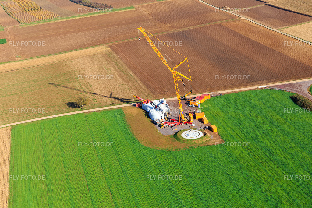 Baustelle für Mast einer WKA des Windparks Freckenfeld der EnBW -für Windenergieanlage  mit  6 Windrädern | Luftbild: Baustelle für Mast einer WKA des Windparks Freckenfeld der EnBW -für Windenergieanlage  mit  6 Windrädern in Freckenfeld im Bundesland Rheinland-Pfalz in Deutschland. Foto: IMG_104359.jpg vom 31.10.2017 durch Werner Riehm/FLY-FOTO.de - Realisiert mit Pictrs.com