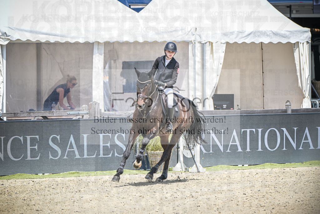 DOS_2869 | Entdecke hochwertige Reitturnierfotos von Foto Oger. Professionell, emotional und authentisch – jetzt Lieblingsmomente im Shop bestellen.Deutschlandweite Turnierfotografie. - Realisiert mit Pictrs.com
