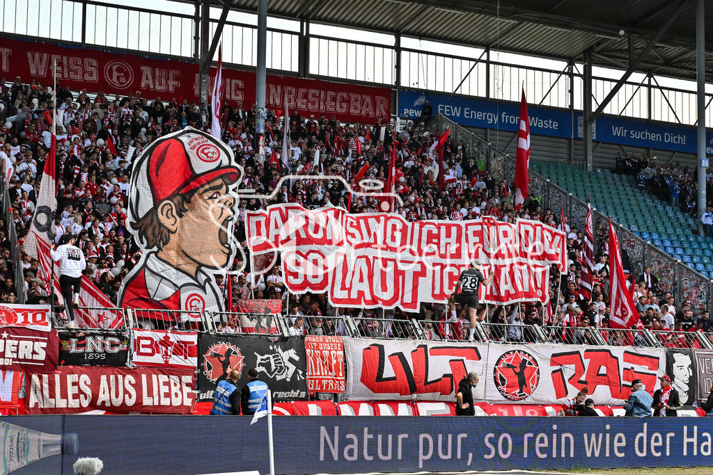 1. FC Magdeburg - Fortuna Düsseldorf | Die Fans der Fortua haben zu Spielbeginn eine Choreographie vorbereitet / Choreo / Ultras / 2. Bundesliga: 1. FC Magdeburg - Fortuna Duesseldorf, Avnet-Arena am 18.05.2025 / DFL REGULATIONS PROHIBIT ANY USE OF PHOTOGRAPHS AS IMAGE SEQUENCES AND/OR QUASI-VIDEO
