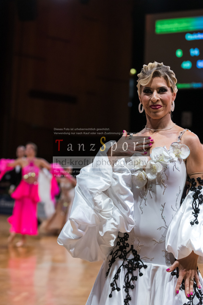 20250821_WDSF-SenI-Std-R1_4364 | Tanzsportbilder, Standardtanz, Lateintanz, WDSF, DTV, LTVB, dancecomp, goc, hessen tanzt, blaues band der spree, walzer, tango, wiener walzer, slowfox, quickstepp, samba, rumba, cha-cha-cha, paso doble. jive, hd-kroft photography, turniertanzsport