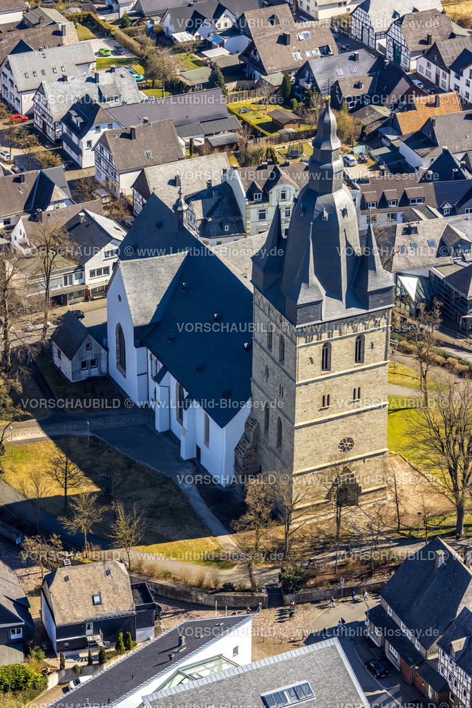HB-Brilon220303147 | Luftbild, kath. Propsteikirche, Brilon, Sauerland, Nordrhein-Westfalen, Deutschland