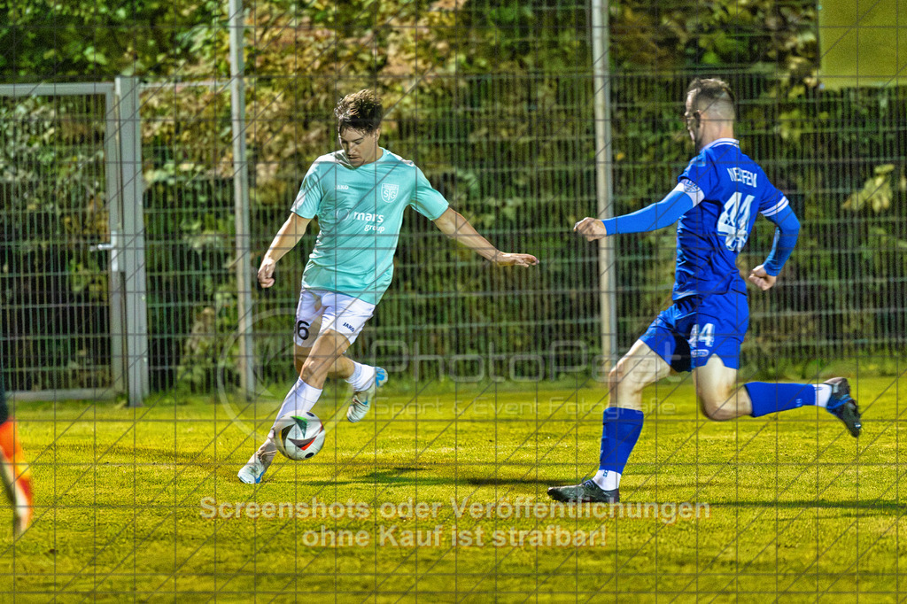 20261015_195854_0085-Bearbeitet_(c)_by_PhotoPeet | Max Schacht (TSG Salach #36)TSG Salach (türkis) vs. VfB Neuffen (blau), Fußball, Bezirksliga - Bezirk Neckar/Fils, 08. Spieltag, Saison 2026/2027, Rasensportplatz, Staufenecker Straße, 73084 Salach, 15.10.2026 - 19:30 Uhr,Foto: PhotoPeet / Sport- &amp; Eventfotografie / Peter Harich