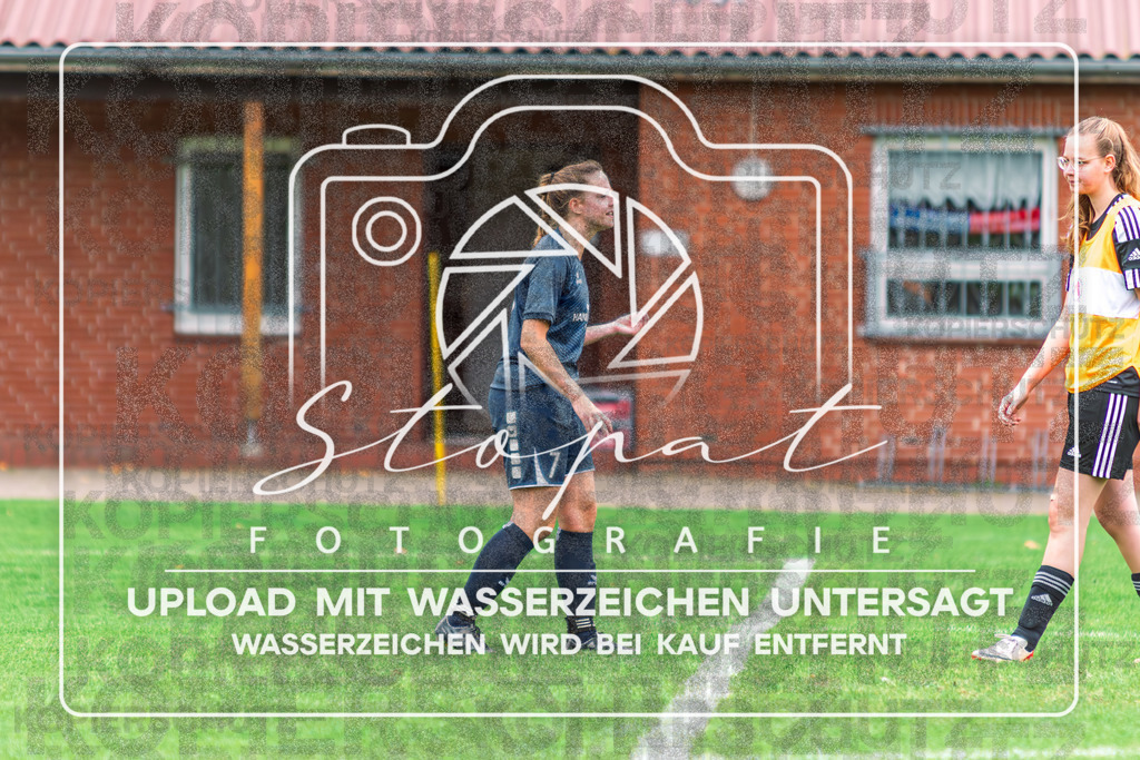 SFBSGF-1037 | Maxime Wachs (SF Bispingen #07) beim Damen Kreisliga HK/CE Spiel zwischen Sportfreunde Bispingen und SG Fulde im Sportplatz Steinbeck/Luhe, Bispingen (Simon Paul Stopat) - Realisiert mit Pictrs.com