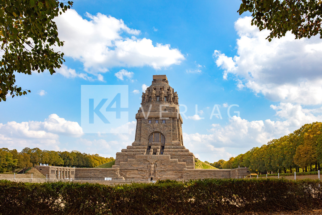Voelkerschlachtdenkmal-Leipzig-FOCO6802 | Blick auf das Völkerschlachtdenkmal, ein Monument zur Erinnerung an die Völkerschlacht 1813 bei Leipzig. - Realisiert mit Pictrs.com