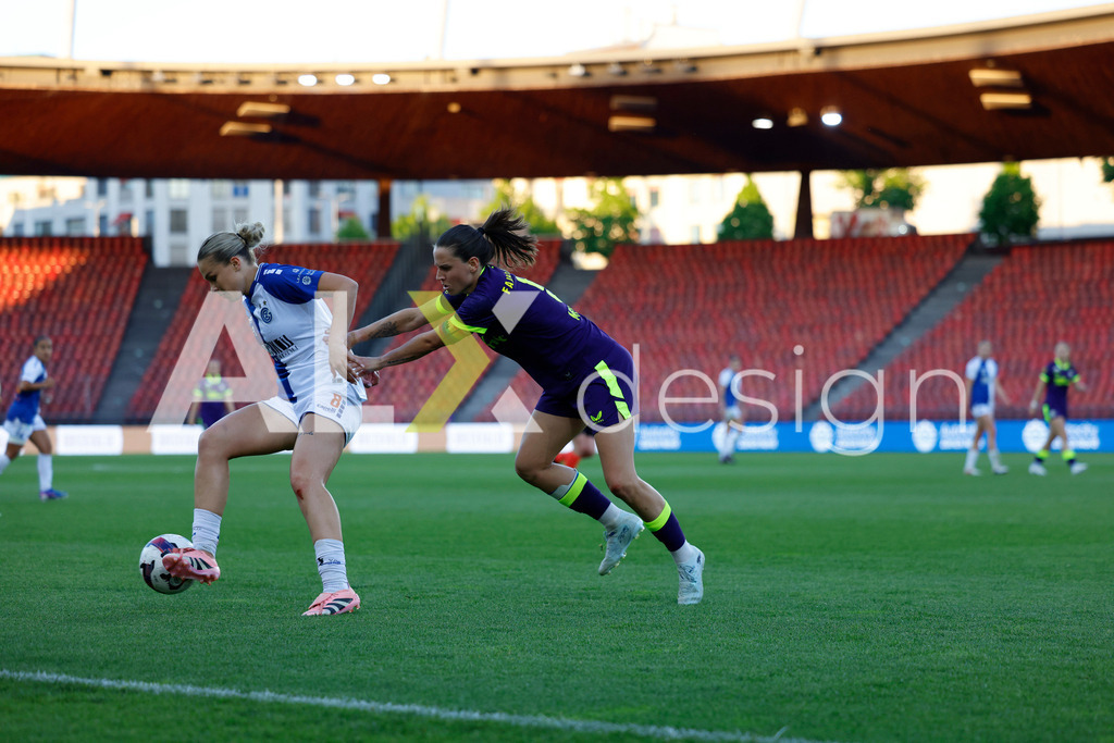 GC Zürich vs FC Zürich - AXA Women’s Super League Playoffs - Stadion Letzigrund | ELLA LJUŠTINA of Grasshopper Club Zürich and NAOMI MÉGROZ of FC Zürich during the AXA Women’s Super League Playoffs quarter-final second leg between GC Zürich and FC Zürich at Stadion Letzigrund, Zurich, Switzerland. - Realisiert mit Pictrs.com