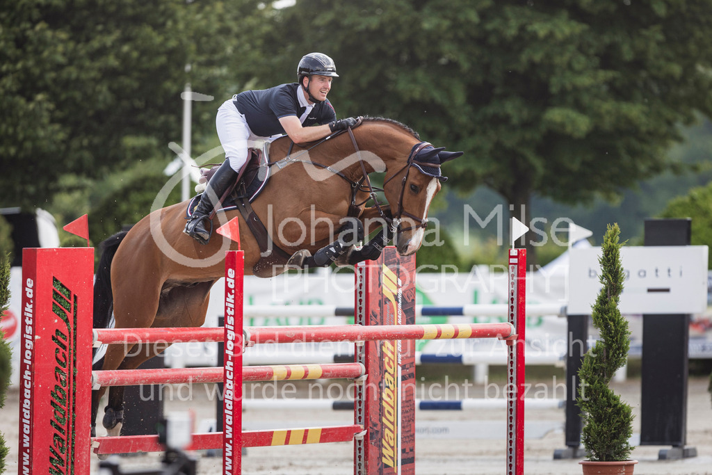 250531_MayDays_M2-Springen-548 | Deine schönsten Turniermomente als professionelle Fotos! Entdecke hochwertige Pferdesport-Fotografie im Online-Shop. Jetzt Fotos finden & bestellen!