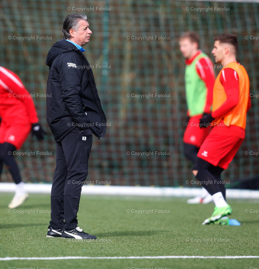 A_LUI_100224_01 | SPORT,FUSSBALL,TESTSPIEL ASKOE OEDT-SPG LASK AMATUERE 10.02.2024 IM BILD:TRAINER KURT RUSS (OEDT) FOTO:FOTOLUI