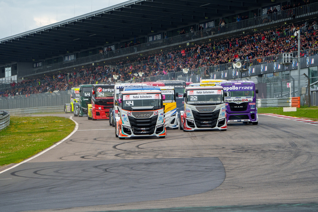 A7406665 | 13.07.2024 Goodyear FIA European Truck Racing Championship (ETRC) NürburgringBild: Start des ETRC Rennen 2. #44 Steffil Halm (DE) in Führung dicht gefolgt von #22 Lukas Hahn (DE) - Realisiert mit Pictrs.com