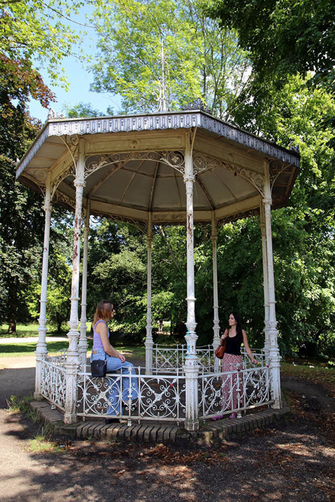Palmengarten - Gusseiserner Pavillon von 1897 | Entdecke über 20 Kategorien Leipzig-Motive: Foto-Downloads, hochwertige Poster, Leinwand- & Fine-Art-Prints. Jetzt Lieblingsfoto im Bildlexikon Leipzig Shop bestellen!