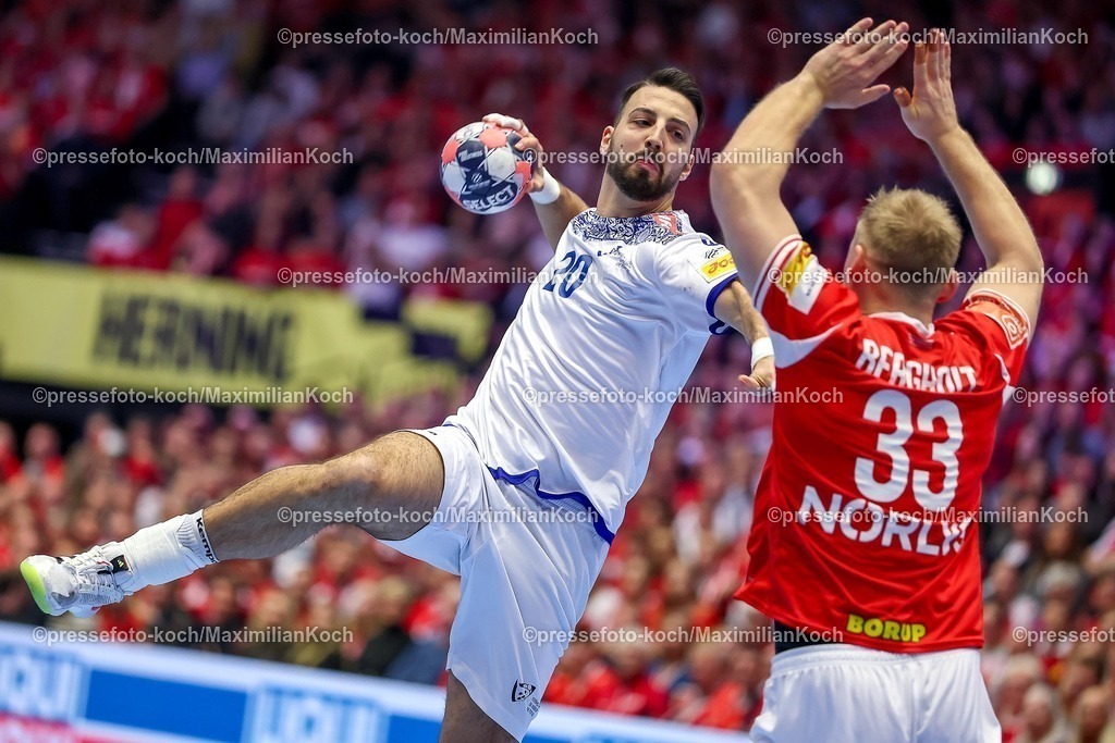 EHF20012602011 | 20.01.2026, Handball, Men's EHF EURO 2026, Dänemark - Portugal, Jyske Bank Boxen in Herning, Dänemark, Preliminary Round:  Miguel Jose Soares Neves (Portugal #20) im Zweikampf gegen   Emil Siersbaek Bergholt (Denmark #33) 