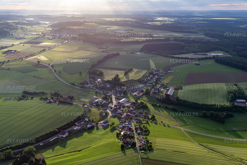 Luftbild: Ringgenbach im Ortsteil Ringgenbach in Meßkirch im Bundesland Baden-Württemberg in Deutschland. – Foto: IMG_131879.jpg vom 26.05.2022 durch Werner Riehm/FLY-FOTO.de – Auflösung des Originals: 5472 x 3648 px – Stadt Meßkirch