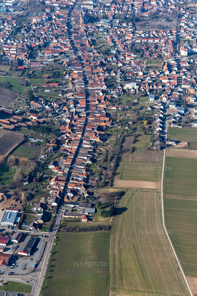 Luftbild: Untere Hauptstraße in Herxheim bei Landau im Bundesland Rheinland-Pfalz in Deutschland. Foto: IMG_125740.jpg vom 02.03.2021 durch Werner Riehm/FLY-FOTO.de
