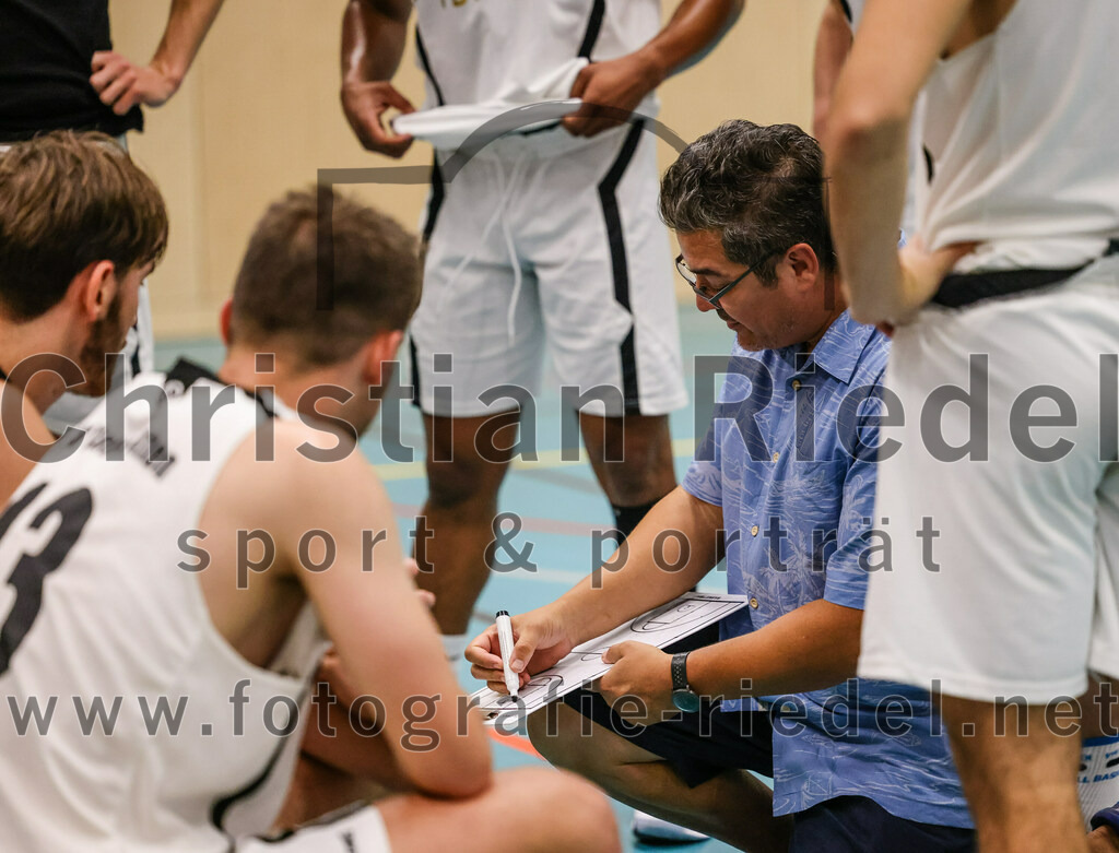 2023-10-08_045_TSV_Vaterstetten_gegen_ESV_Staffelsee | Vaterstetten, Deutschland, 08.10.2023:
Basketball, Bayernliga Herren Süd 2023 / 2024, 3. Spieltag, TSV Vaterstetten gegen ESV Staffelsee, Endergebnis: 62:90

Foto: Christian Riedel / fotografie-riedel.net