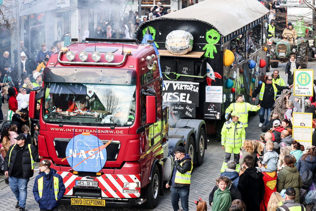 top-top.de 240212-071 | Foto, Video, Fotografie, Videografie, Fotobox, DJ, Discjockey, Musik, Musikbox, Veranstaltung, Photobooth, Amazon, Ebay, Buchtipp, Bestseller, Autor, Verlag, Buch, Wesel, Hamminkeln, NRW, Dinslaken, Rees, Drohne, Hochzeit, Party, Fotobox, Wesel, Fotograf