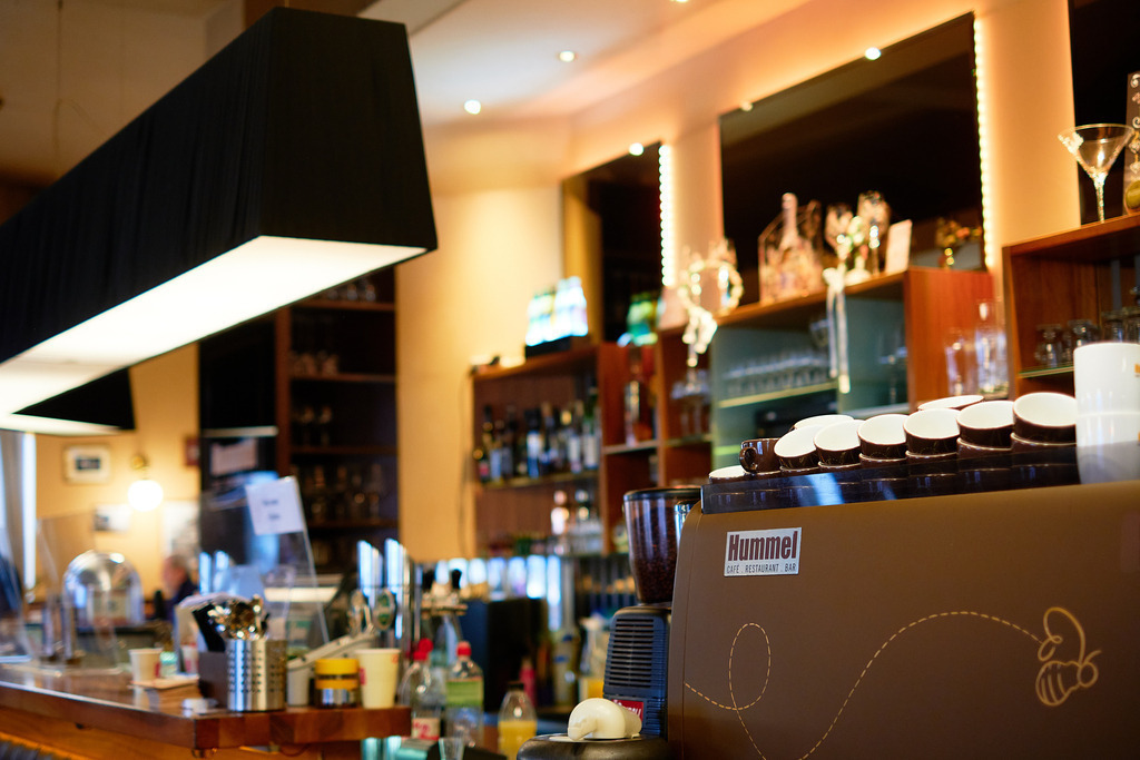 Cafe Hummel, Blick auf die Bar | WIen, Austria - March 31, 2022; Cafe Hummel, Blick auf die Bar. - Realisiert mit Pictrs.com