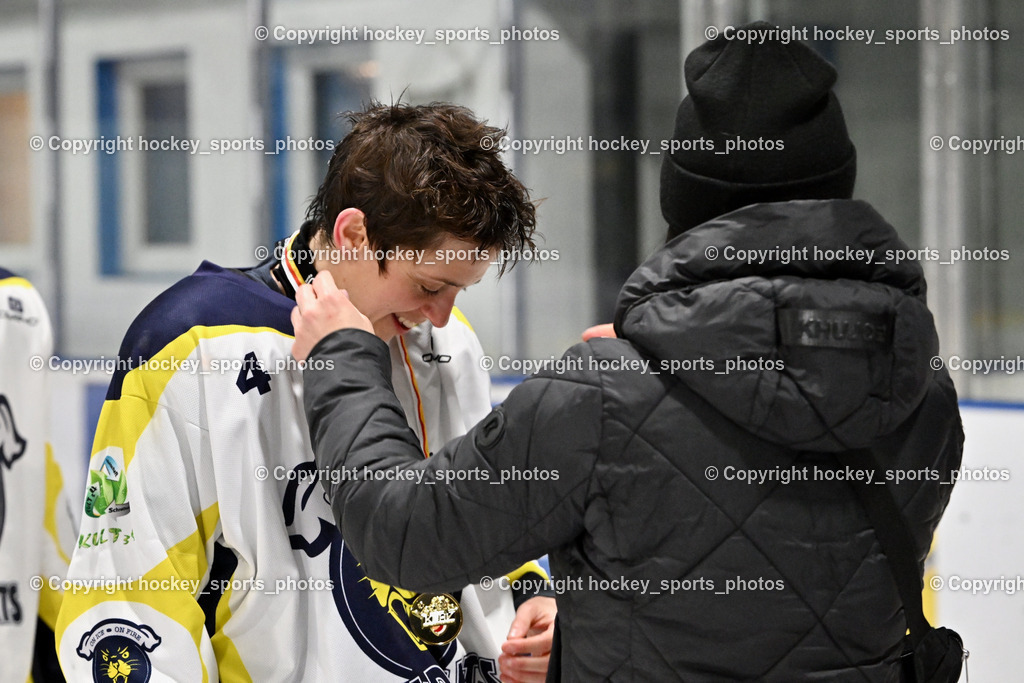 WILDCATS PATERNION & Lady Hawks Siegerehrung-Meisterfeier | #4 Oberzaucher Christina WILDCATS PATERNION, Medailienübergabe, WILDCATS PATERNION &amp; Lady Hawks Siegerehrung-Meisterfeier, WILDCATS PATERNION &amp; Lady Hawks Siegerehrung-Meisterfeier am 12.03.2025 in Steindorf (Ossiachersee Halle), Austria, (Photo by Bernd Stefan)