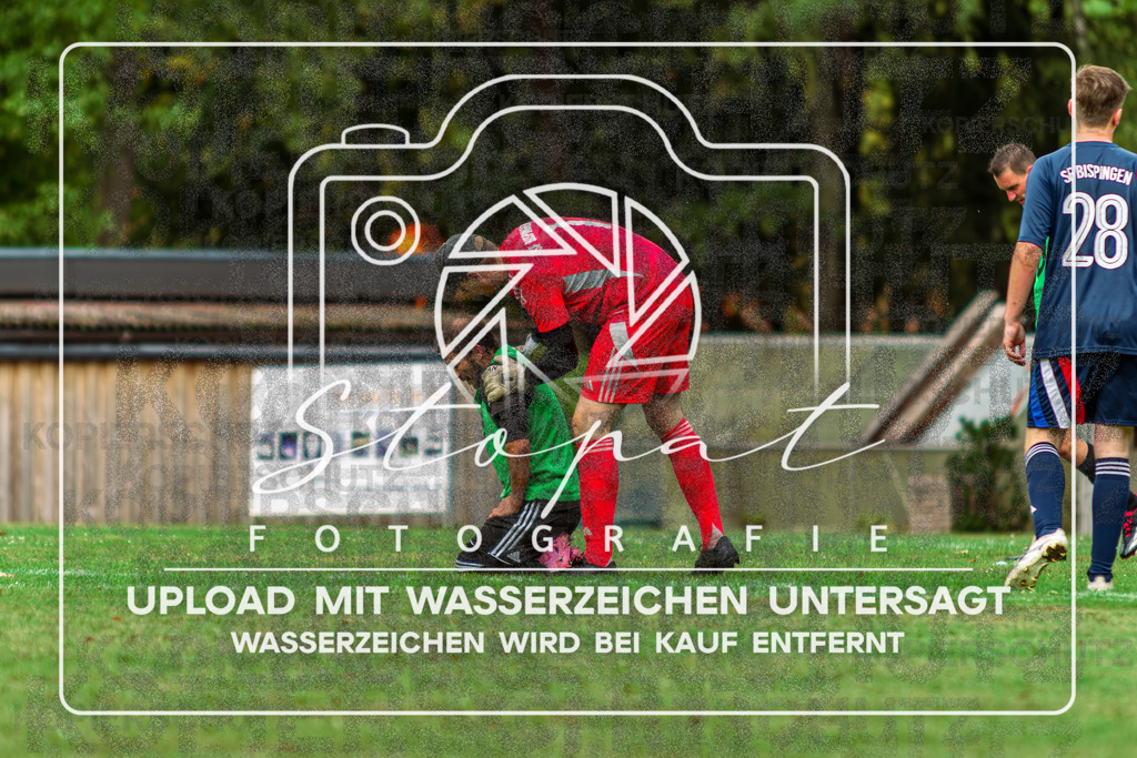 SFBFGFS-1019 | Arne Hoffmeister (Sportfreunde Bispingen 2 #01) und Sascha Thran (FG Fulde-Stelllichte 2 #10) beim Herren 3. Kreisklasse HK Spiel zwischen SF Bispingen 2 und FG Fulde-Stellichte 2 im Sportplatz Huetzel, Bispingen (Simon Paul Stopat) - Realisiert mit Pictrs.com