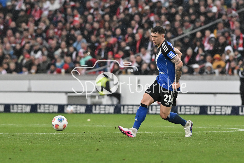 VfB Stuttgart - Hamburger SV | STUTTGART, GERMANY - 12. APRIL: with ball Nicolai REMBERG (Hamburger SV 21) during the Bundesliga Match between VfB Stuttgart vs. Hamburger SV on Matchday 29 at MHP Arena / DFL REGULATIONS PROHIBIT ANY USE OF PHOTOGRAPHS AS IMAGE SEQUENCES AND/OR QUASI-VIDEO