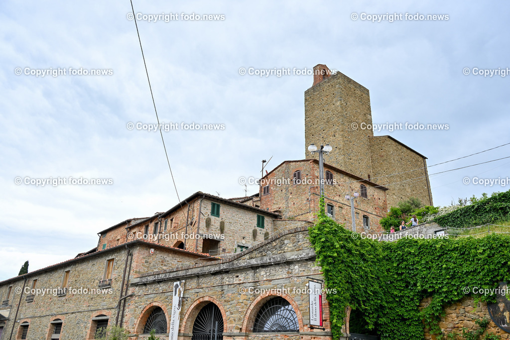 Italien_ Toskana_ Vinci_ 31.05.2024-17 | 31.05.2024, Italien, ITA, Toskana, Vinci im Bild Stadtansichten, Gebäude, Architektur, Touristen, Historisch, Souvenir, Altstadt, Museum, Statuen, Skulpturen, Leonardo Da Vinci, Castello dei Conti Guidi, Museo Leonardiano


Vinci ist eine italienische Gemeinde in der Metropolitanstadt Florenz, Region Toskana.
Quelle: Wikipedia
