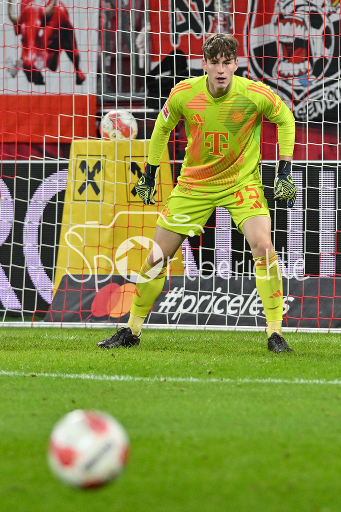 RB Salzburg - FC Bayern München | im Bild Max SCHMITT (FC Bayern Muenchen 35) / Freisteller / Einzelfoto / Testspiel: RB Salzburg - FC Bayern Muenchen, Red Bull Arena am 06.01.2025