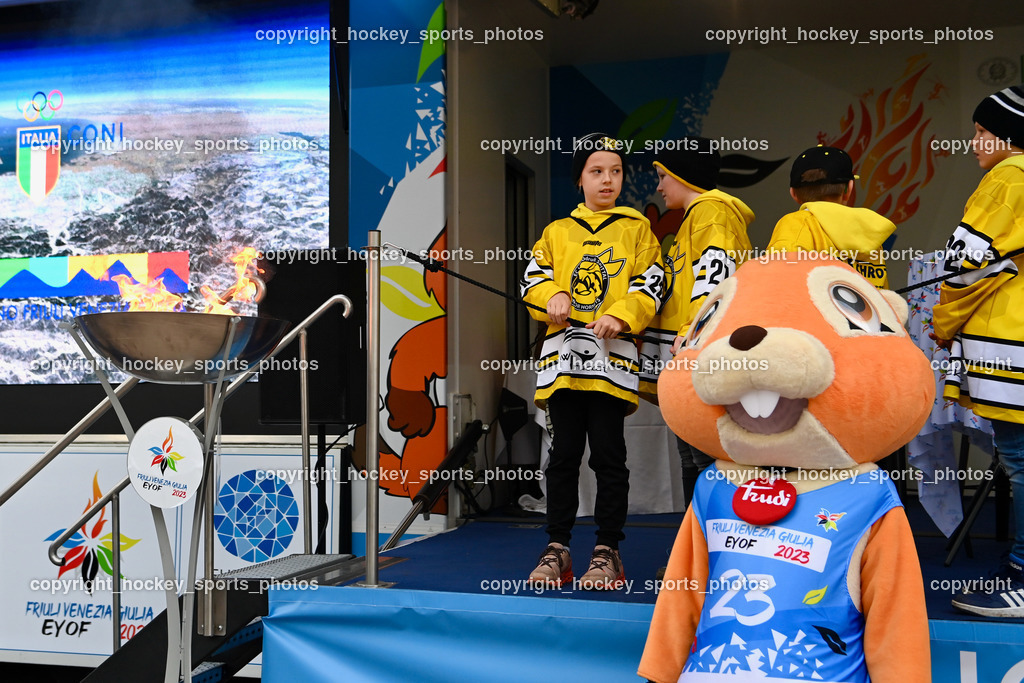 European Youth Olympic Festival EYOF 2023 Pressekonferenz | Jugendspieler EC Hornets Spittal, Olympisches Feuer, Maskottchen European Youth Olympic Festival EYOF 2023, 