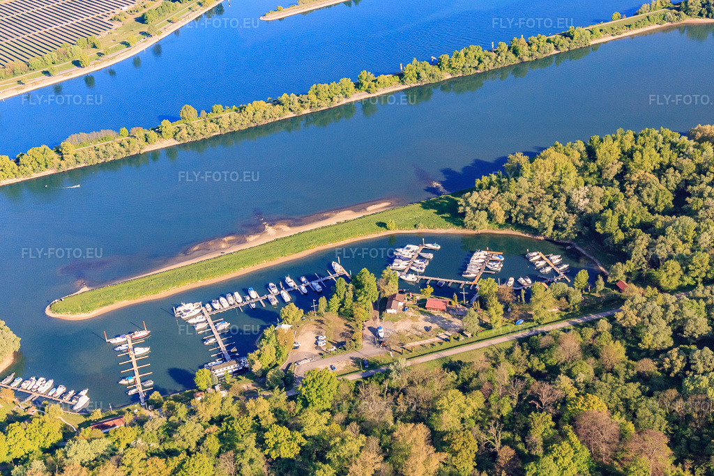 Vue aérienne: Marina du MYC Baden-Baden et du MBC-Iffezheim à Beinheim dans le département Bas Rhin, France – .Photo: IMG_099048.jpg prise le 23/04/2017 par Werner Riehm/FLY-FOTO.eu – Résolution de l'original: 5297 x 3531 px – MYC Baden-Baden | Ein Stück Zuhause am Wasser – MBC Iffezheim e.V.