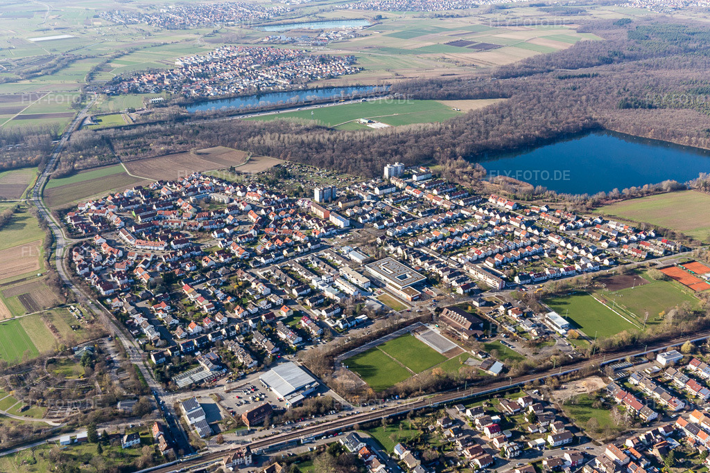 Luftbild: See- Uferbereichen des Baggersee Untergrombach in Untergrombach im Ortsteil Untergrombach in Bruchsal im Bundesland Baden-Württemberg in Deutschland. Foto: IMG_097252.jpg vom 10.03.2017 durch Werner Riehm/FLY-FOTO.de