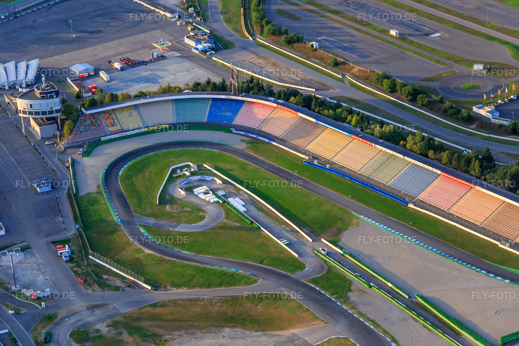 Luftbild: Haupttribüne des Hockenheimring Baden-Württemberg in Hockenheim im Bundesland Baden-Württemberg in Deutschland. Foto: IMG_102548.jpg vom 24.08.2017 durch Werner Riehm/FLY-FOTO.dehockenheimring.de