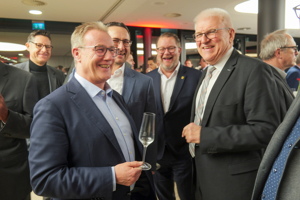 Kreissparkasse | Ludwigsburg - Jahresauftakt der Kreissparkasse Ludwigsburg mit Vorstand Heinz-Werner Schulte, der "Wirtschaftsweisen" Monika Schnitzer und Mann+Hummel-COO Emese Weissenbacher. - Realisiert mit Pictrs.com