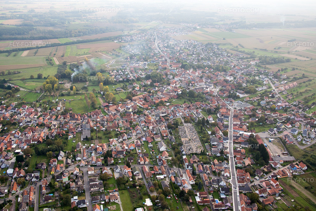 Aerial view: View of the town in Gries in the state Bas-Rhin, France.Photo: IMG_074240.jpg taken on 10/04/2014 by Werner Riehm/FLY-FOTO.comResolution of the original: 5472 x 3648 px