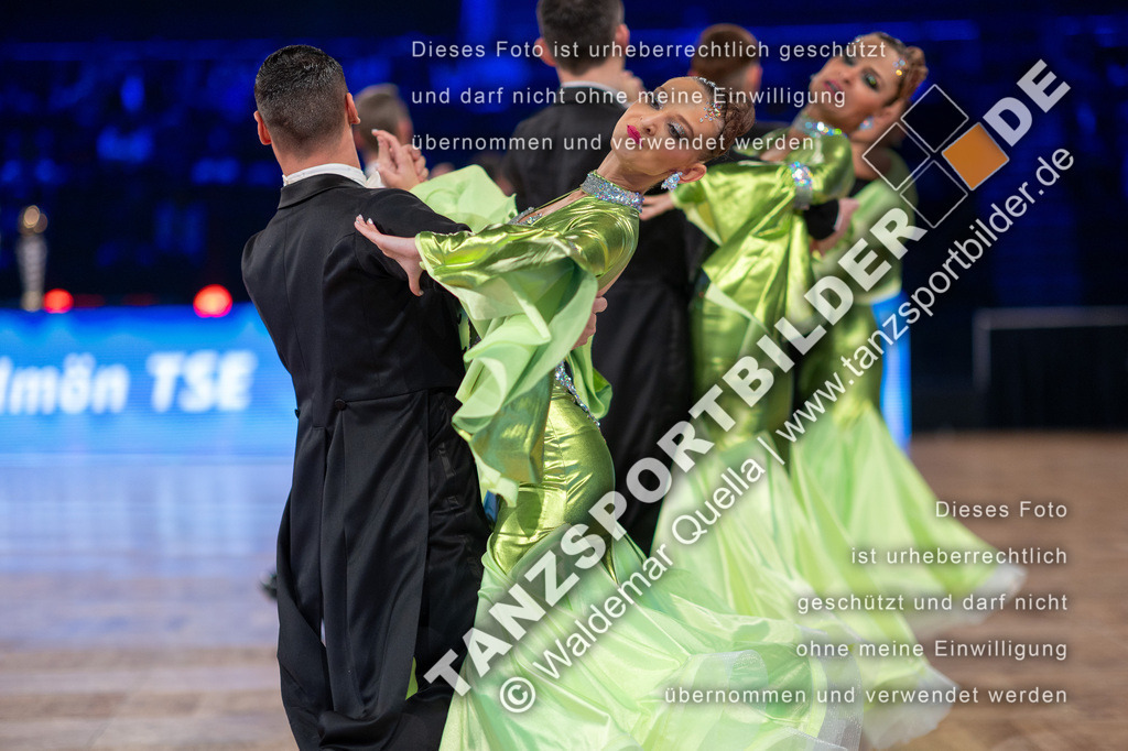 20251206-00755 | Hier finden Sie Tanz Bilder vom Latein und Standard Formationen tanzen. Sportbilder vom Tanzsport. Schöne Fotos und von Weltmeisterschaft, Europameisterschaft, Bundesliga, Regionalliga, Oberliga und Landesliga sowie von GOC Stuttgart, DanceComp, WM Bremen
