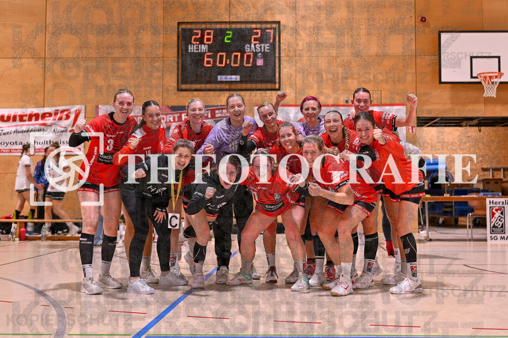 GER, SG Maulburg/Steinen - HSG Dreiland, Frauen-Handball, Oberliga Suedbaden, 3. Spieltag, Saison 2024/2025, 12.10.2024 | Siegerfoto nach Spielende und 28:27 Sieg gegen die HSG Dreiland.GER, SG Maulburg/Steinen - HSG Dreiland, Frauen-Handball, Oberliga Suedbaden, 3. Spieltag, Saison 2024/2025, 12.10.2024Foto: TH Fotografie/Thomas Hess