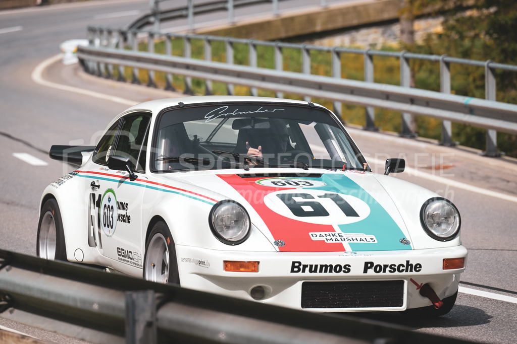 21. Arosa ClassicCar 2025 - 7. =September= 2025 | Peter Hänggi aus Frauenfeld (SUI) in einem Porsche Carrera RS aus dem Jahre 1974 mit Startnummer 603 am Arosa ClassicCar 2025 in der Kategorie Demo..@arosaclassiccar, @arosa.official, #arosaclassiccar, #arosa, #76curves, #classiccarBild: Sportfotografie Markus Aeschimann | www.markus-aeschimann.ch - Realisiert mit Pictrs.com
