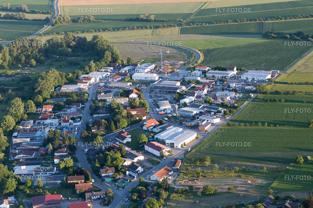 Gewerbegebiet Krautstückerweg | Luftbild: Gewerbegebiet Krautstückerweg im Ortsteil Liedolsheim in Dettenheim im Bundesland Baden-Württemberg in Deutschland. Foto: IMG_100918.jpg vom 10.06.2017 durch Werner Riehm/FLY-FOTO.de - Realisiert mit Pictrs.com