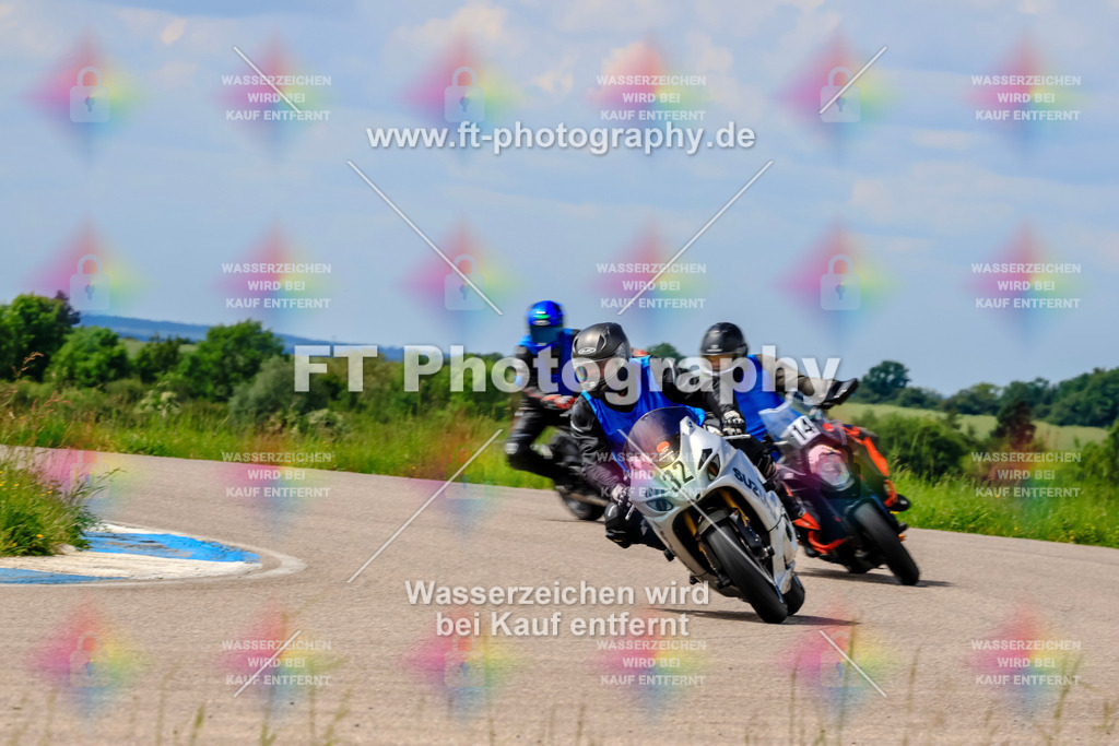 MotoTeam-0747 | Hier findet Ihr Bilder von Touristenfahrten auf der Nürburgring Nordschleife oder von anderen Veranstaltungen die ich besucht habe. Viel Spass beim Durch Schauen 