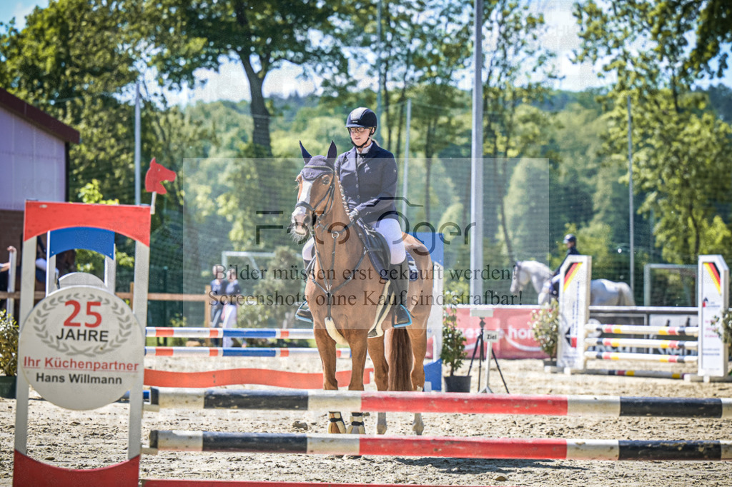 DOS_1093 | Entdecke hochwertige Reitturnierfotos von Foto Oger. Professionell, emotional und authentisch – jetzt Lieblingsmomente im Shop bestellen.Deutschlandweite Turnierfotografie. - Realisiert mit Pictrs.com