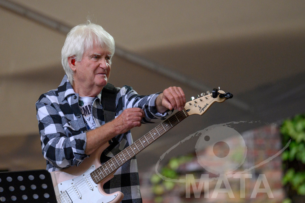 _DWA2732 | John Lees von John Lees' Barclay James Harvest live bei einem Konzert in Serenadenhof Nürnberg, 01.07.2023 - Realisiert mit Pictrs.com