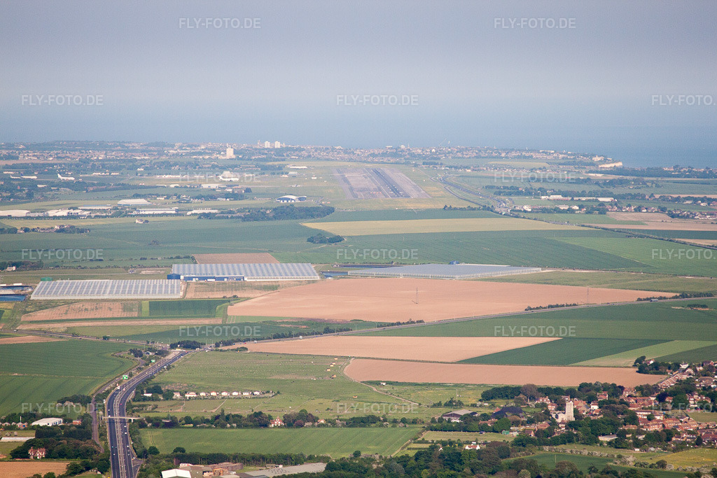 Luftbild: Ortsansicht in Bishopstone im Bundesland England in Vereinigtes Königreich. Foto: IMG_50376.jpg vom 27.05.2012 durch Werner Riehm/FLY-FOTO.de