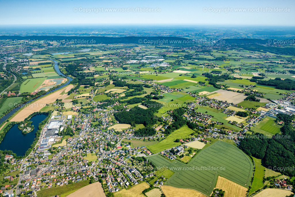 Uffeln_ELS_4585050623 | UFFELN 05.06.2023 Ortskern von Uffeln am Uferbereich der Weser bei Vlotho- im Bundesland Nordrhein-Westfalen, Deutschland. // Town center of Uffeln on the banks of the Weser near Vlotho- in the state of North Rhine-Westphalia, Germany. Foto: Martin Elsen