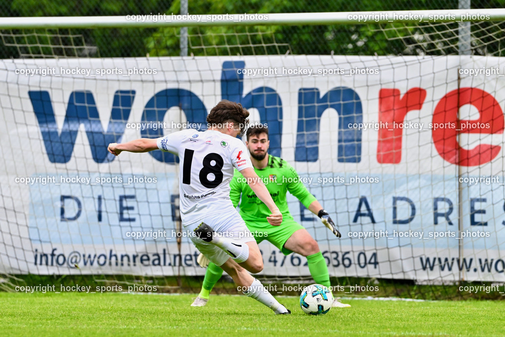 FC ASKÖ Gmünd vs. Rapid Lienz  | #18 Oliver Gomig Rapid Lienz, #22 Alexander Andreas Stranner ASKÖ Gmünd, Tor Rapid Lienz, FC ASKÖ Gmünd vs. Rapid Lienz , FC ASKÖ Gmünd vs. Rapid Lienz  am 02.06.2024 in Gmünd (Sportplatz Gmünd), Austria, (Photo by Bernd Stefan)