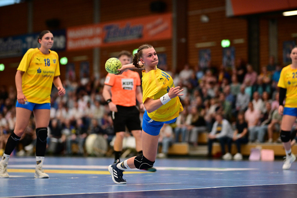 Handball I Juniorinnen I Saison 2024-2025 I Deutsche Meisterschaft I Viertelfinale I Buxtehuder SV - HC Leipzig | Jana Walther (14, HC Leipzig) - Realisiert mit Pictrs.com