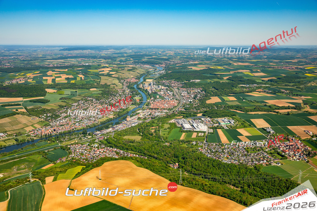 Luftaufnahme von Ochsenfurt - Die Luftaufnahme wurde 2025 vom UL-Flugzeug heraus erstellt ( keine Drohne ) - Hochauflösende Luftaufnahme - für professionelle Ausdrucke geeignet. Die Geschenkidee !Mit Lizenz und Bildrechte bestellbar