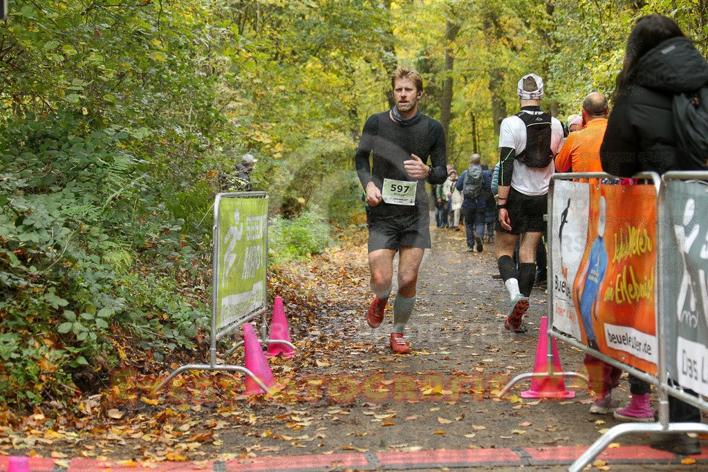 251026_1231_EX1_0589 | Sportfotografie im Rhein-Sieg Kreis, Köln, Bonn, NRW, Rheinland Pfalz, Hessen, etc. Unser Tätigkeitsfeld umfasst den Laufsport vom Volkslauf über den Marathon, Duathlon, Triathon bis zum Ultralauf wie Kölnpfad Ultra oder Schindertrail.