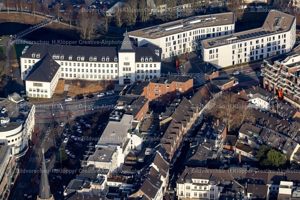 Luftbild Moers-8265 | Luftbildfotografie Gebäude der Stadtverwaltung - Rathaus am Rathausplatz in Moers im Bundesland Nordrhein-Westfalen, Deutschland - Realisiert mit Pictrs.com